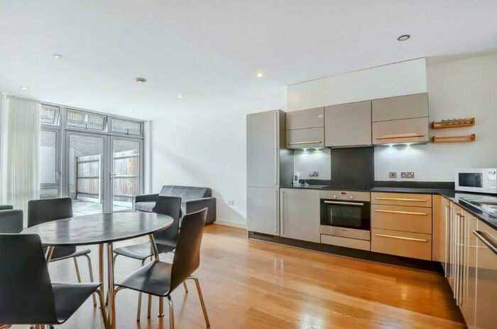 2 Bedroom Flat To Rent In Salton Square, London, E14