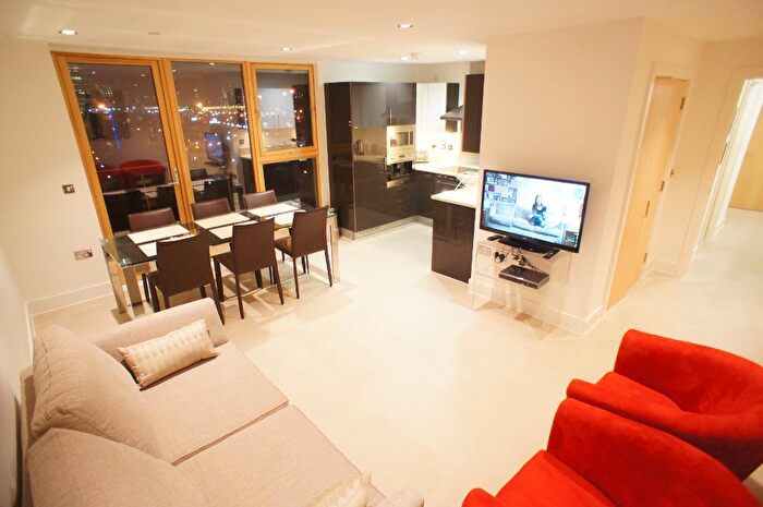 3 Bedroom Flat To Rent In Streamlight, Province Square, Docklands, London, E14