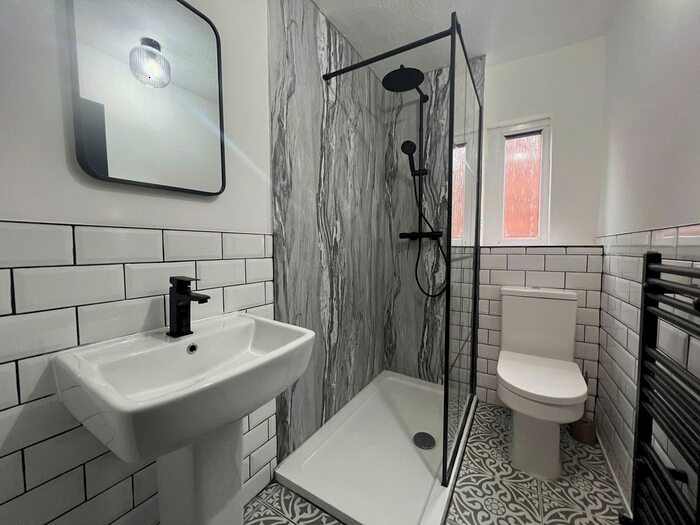 5 Bedroom End Of Terrace House To Rent In Edinburgh Road, Kensington, L7