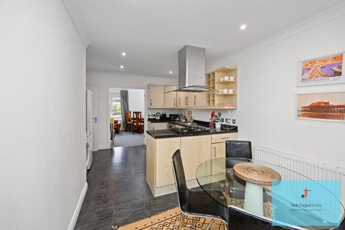 2 Bedroom Bungalow To Rent In Caisters Close, Hove, BN3