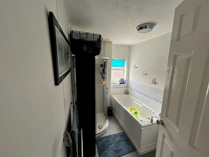 2 Bedroom Semi-Detached House For Sale In Lynncroft, Eastwood, Nottingham, NG16