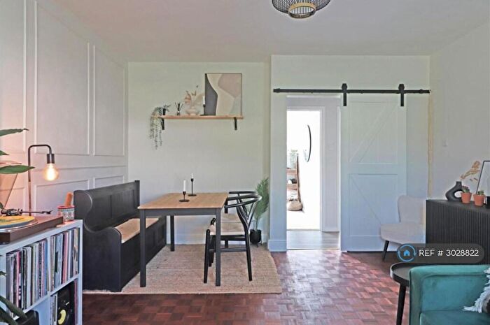 2 Bedroom Maisonette To Rent In Park Road, Redhill, RH1