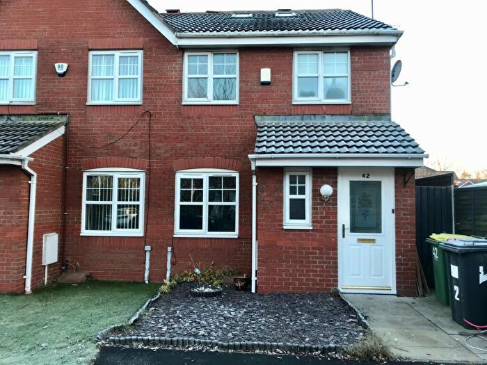 4 Bedroom Semi-Detached House To Rent In Park Close, Ribbleton, PR2