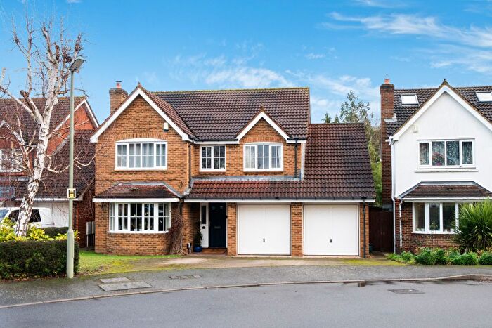 4 Bedroom Detached House For Sale In Coresbrook Way, Knaphill, Woking, GU21