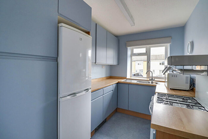 2 Bedroom Flat For Sale In Hall Farm Road, South Benfleet, SS7