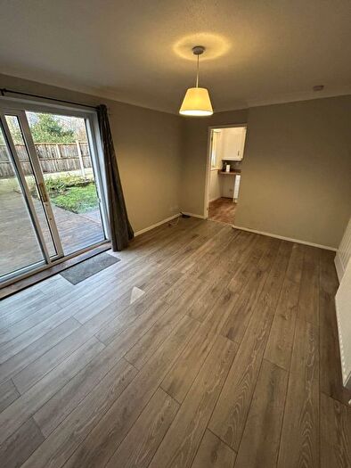 2 Bedroom Flat To Rent In Heather Close, Runcorn, WA7