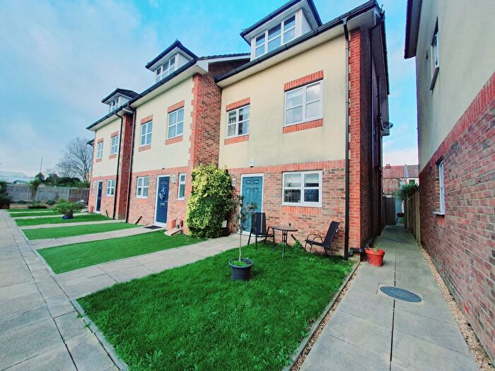 4 Bedroom Detached House To Rent In Strawberry Green, Portsmouth, Hampshire, PO2