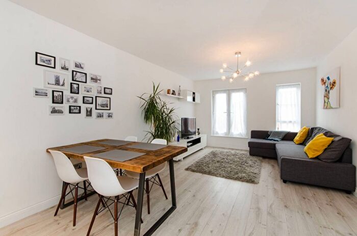 2 Bedroom Flat To Rent In Monarch Mews, Upper Norwood, London, SW16