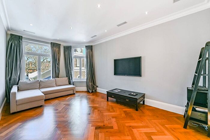 2 Bedroom Flat To Rent In South Audley Street, Mayfair, London, W1K