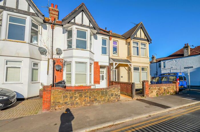2 Bedroom Flat To Rent In Pall Mall, Leigh-On-Sea, SS9