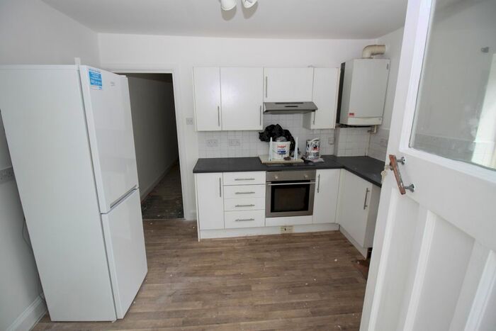 2 Bedroom Flat To Rent In Queensway, Petts Wood, BR5