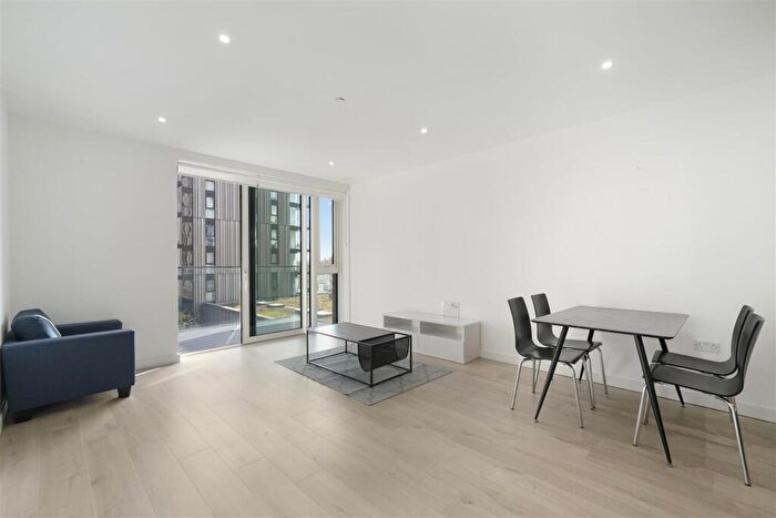 2 Bedroom Flat To Rent In Hartingtons Court, Coster Avenue, N4