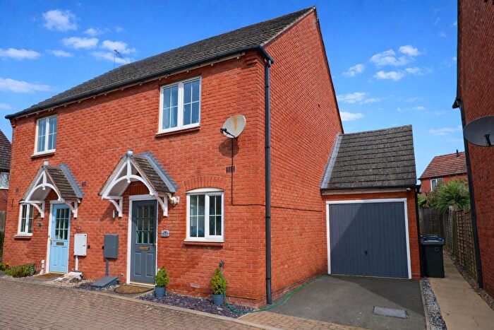 2 Bedroom Semi-Detached House For Sale In Bunneys Meadow, Hinckley, LE10