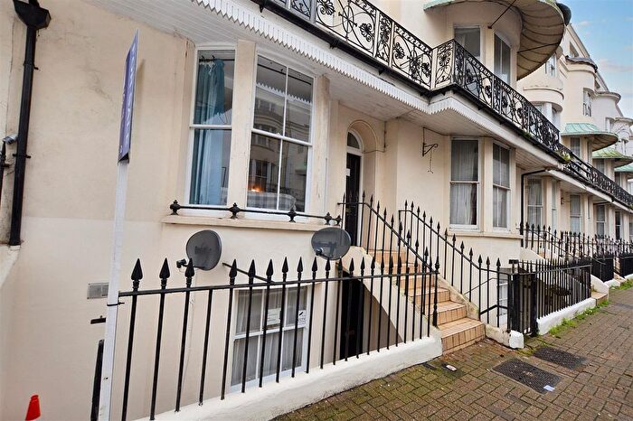 2 Bedroom Flat To Rent In Cavendish Place, Eastbourne, BN21