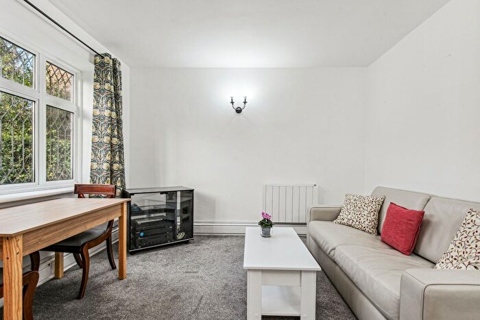 1 Bedroom Flat To Rent In Marlborough, Inner Park Road, SW19