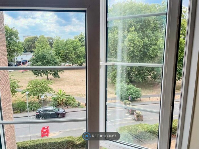 2 Bedroom Flat To Rent In Canbury Court, Kingston Upon Thames, KT2