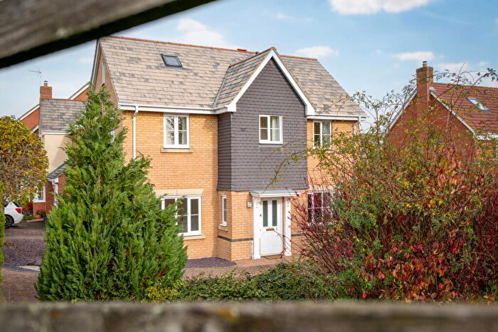 4 Bedroom Detached House For Sale In Dover Close, Pitstone, Buckinghamshire, LU7