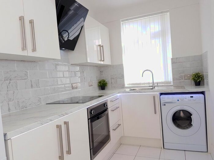 2 Bedroom Flat To Rent In Edge Grove, Liverpool, L7
