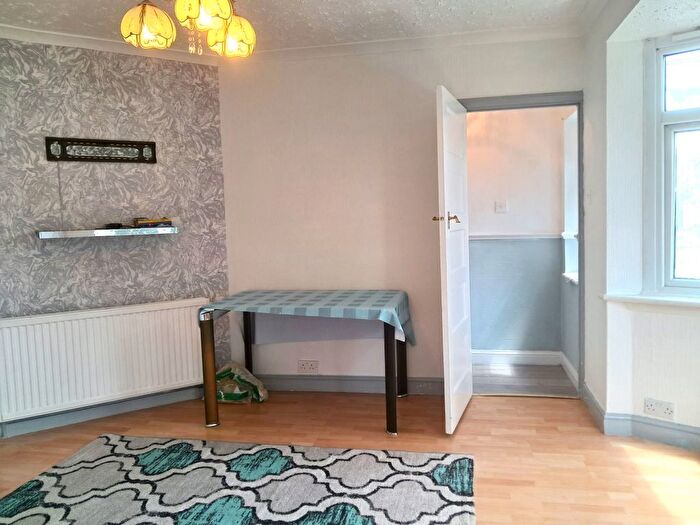 2 Bedroom Maisonette To Rent In Greenmoor Road, Enfield, EN3