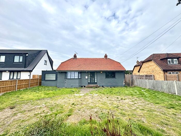 3 Bedroom Bungalow For Sale In Welley Road, Staines-Upon-Thames, Berkshire, TW19