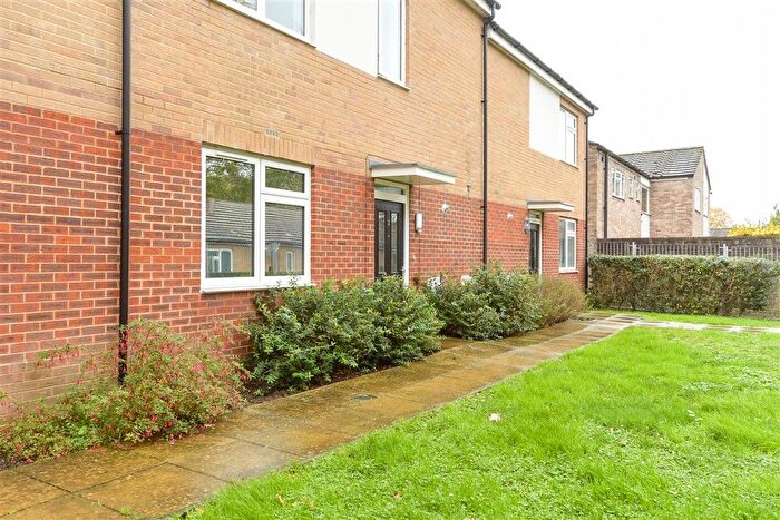 2 Bedroom Maisonette For Sale In Edenside Road, Bookham, Leatherhead, Surrey, KT23