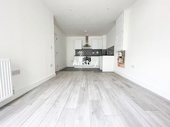 1 Bedroom Flat To Rent In Portswood Road Gold, Southampton, SO17