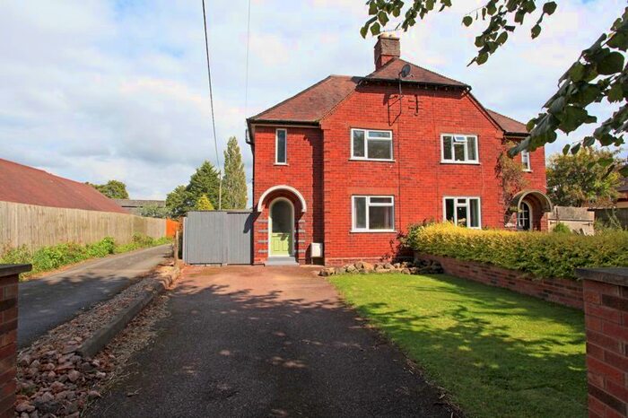3 Bedroom Semi-Detached House For Sale In The Avenue, Wrockwardine, Telford, TF6