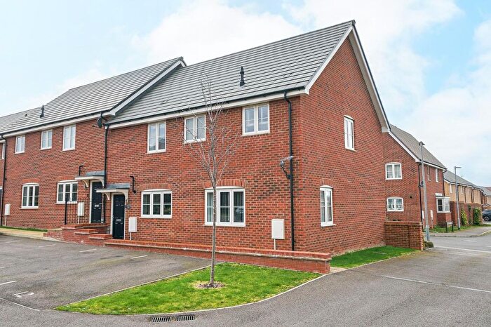 2 Bedroom Maisonette For Sale In Valerian Way, Leighton Buzzard, LU7