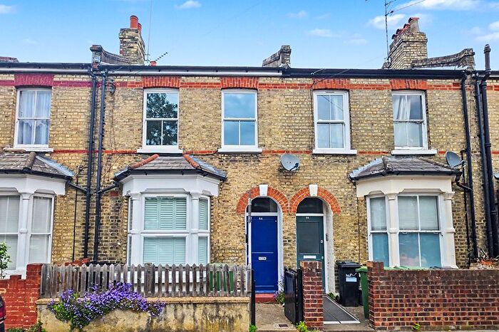1 Bedroom Flat For Sale In Gayford Road, London, W12