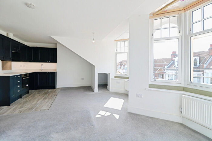 2 Bedroom Apartment To Rent In Palmeira Avenue, Westcliff-on-sea, SS0