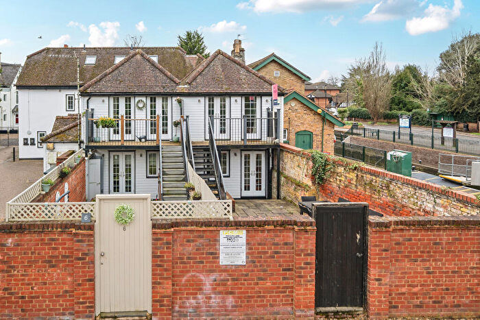 2 Bedroom Maisonette For Sale In Boulters Lock Island, Maidenhead, SL6