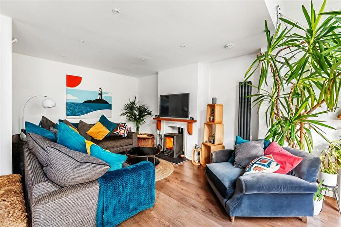 5 Bedroom Detached House For Sale In Kingston Road, Leatherhead, KT22