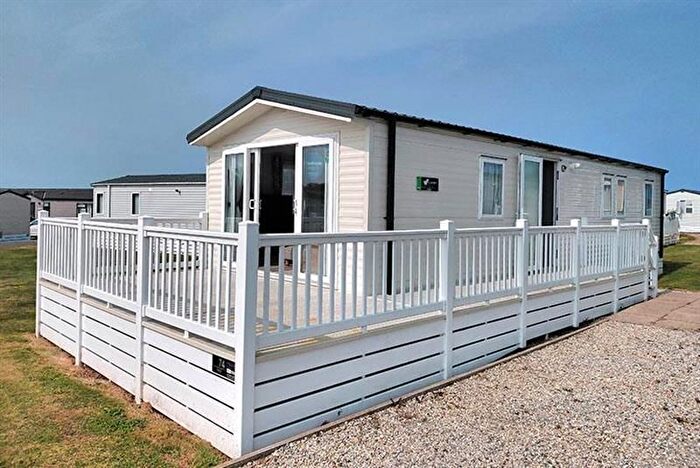 3 Bedroom Mobile/park Home For Sale In Hendra Croft, Newquay, TR8