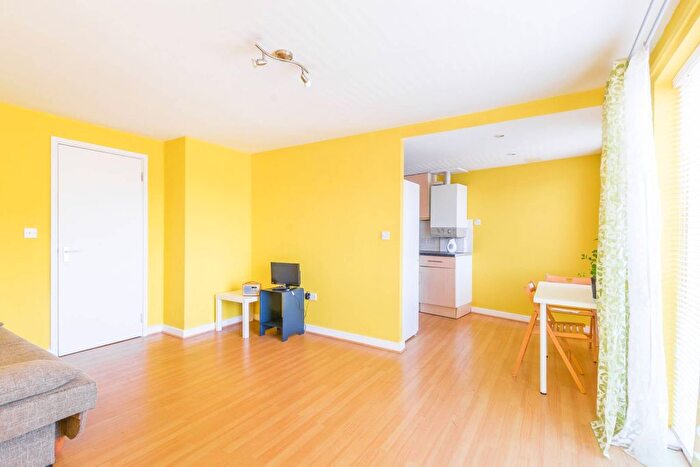 1 Bedroom Flat To Rent In Pine Grove, Finsbury Park, London, N4