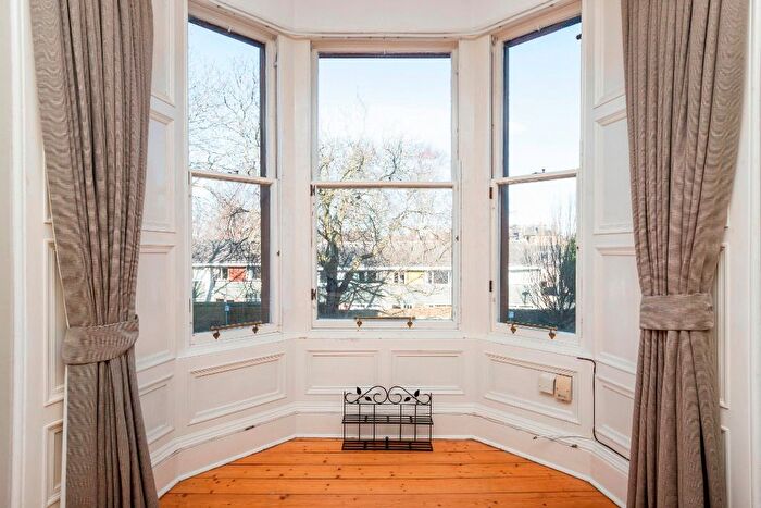 3 Bedroom Flat To Rent In Morningside Drive, Morningside, Edinburgh, EH10