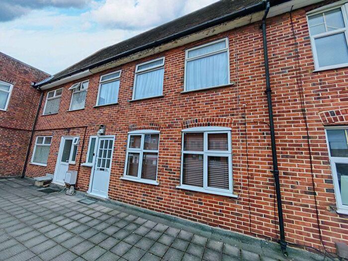 1 Bedroom Flat For Sale In Windmill Hill, Ruislip, HA4