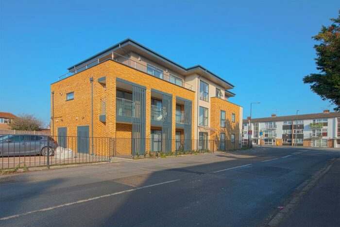 2 Bedroom Flat To Rent In Harrow Lane, Maidenhead, SL6