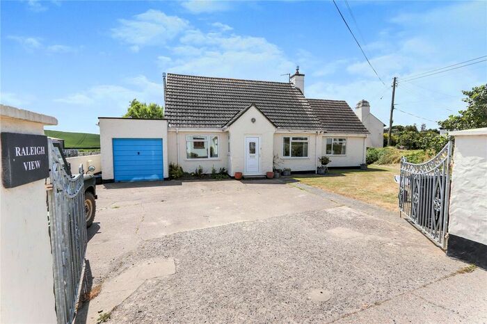 4 Bedroom Bungalow For Sale In Eastleigh, Bideford, EX39