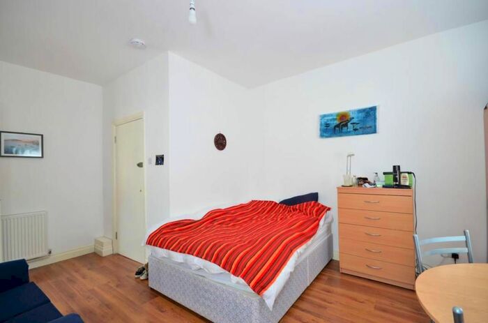 Studio To Rent In Mount View Road, London, N4