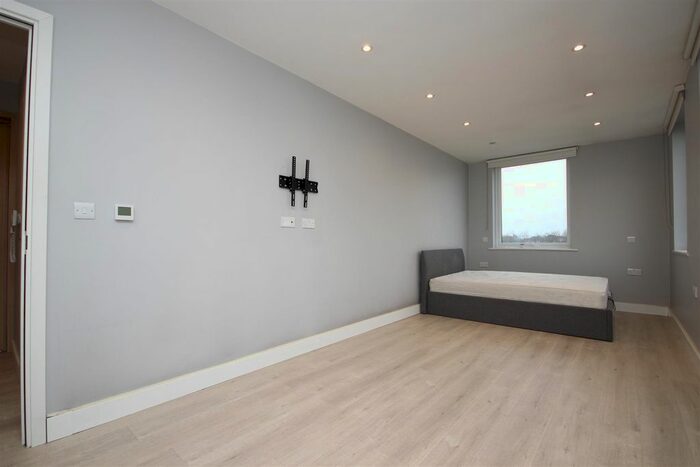 Studio To Rent In Neasden Lane, Neasden, NW10
