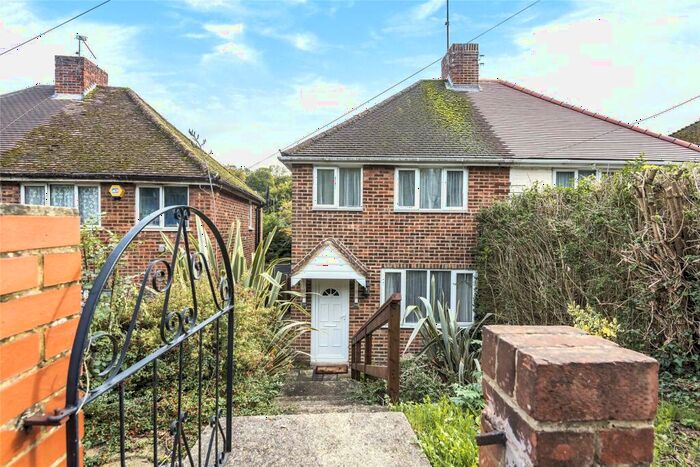 3 Bedroom Semi-Detached House To Rent In Kentwood Hill, Tilehurst, Berkshire, RG31