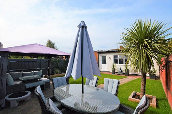 3 Bedroom Bungalow For Sale In The Ridge, Whitton, Twickenham, TW2