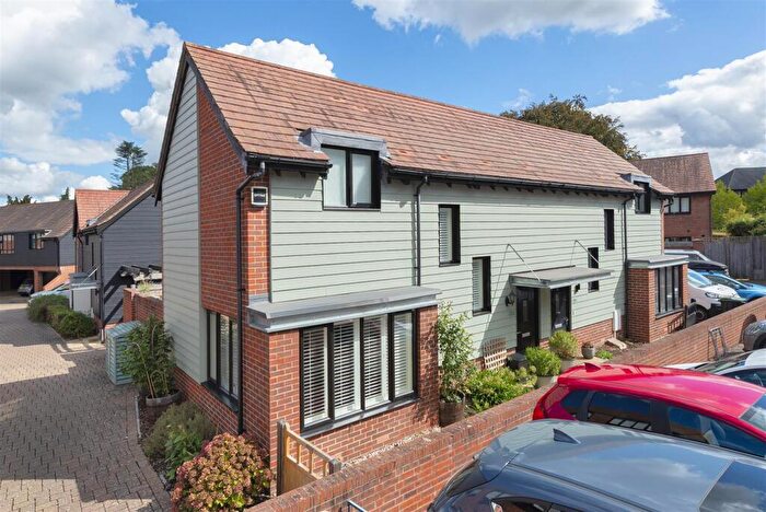 2 Bedroom Semi Detached House For Sale In Bluegown Avenue, Leybourne, West Malling, ME19