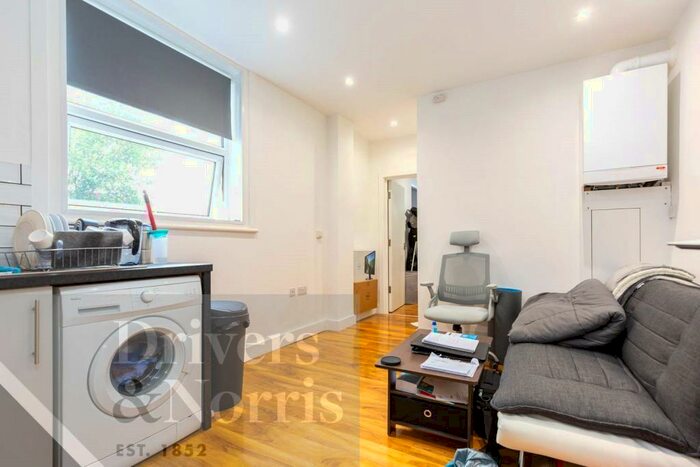Apartment To Rent In Holloway Road, Archway, London, N19