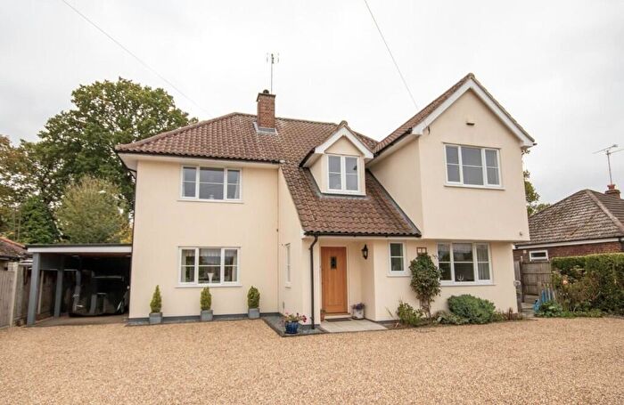 4 Bedroom Detached House For Sale In Ingrave Road, Brentwood, Essex, CM13