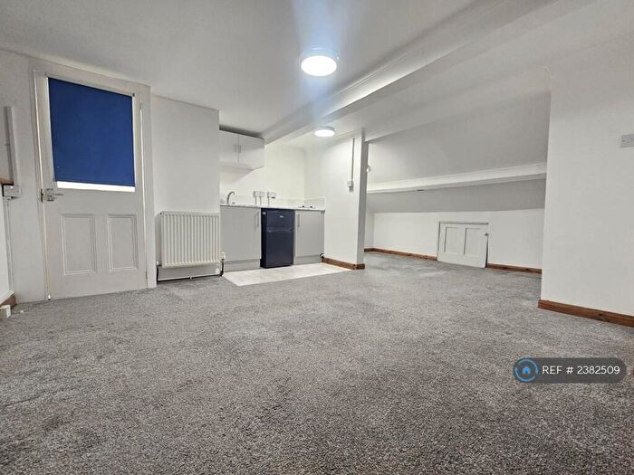 Studio To Rent In Ringstead Road, London, SE6