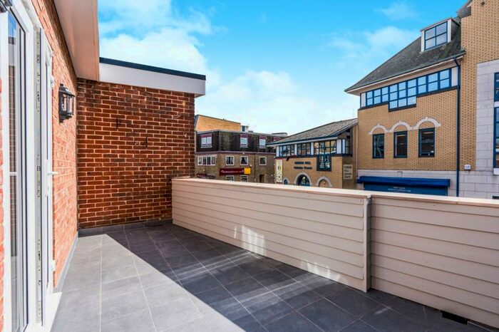 1 Bedroom Apartment To Rent In Bellevue Road, SO15