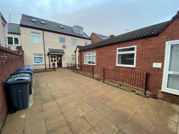 1 Bedroom Apartment To Rent In Spinners End Drive, Cradley Heath, West Midlands, B64