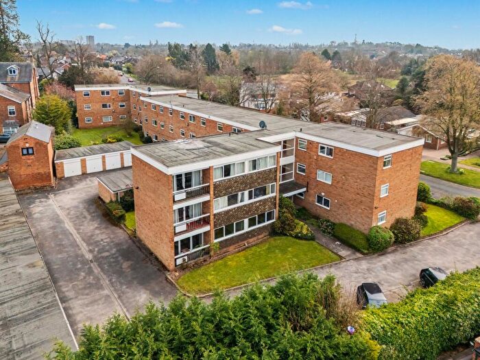 2 Bedroom Flat For Sale In Warren Close, Leamington Spa, CV32