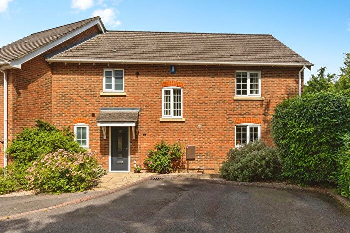 3 Bedroom Semi Detached House For Sale In House Meadow, Ashford, TN23